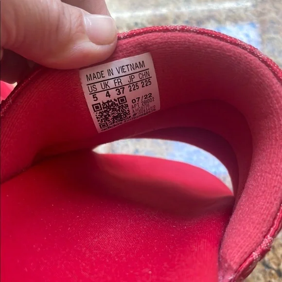 Adidas Women's Adilette Essential Slide Sandal US size 5 - Picture 5 of 5